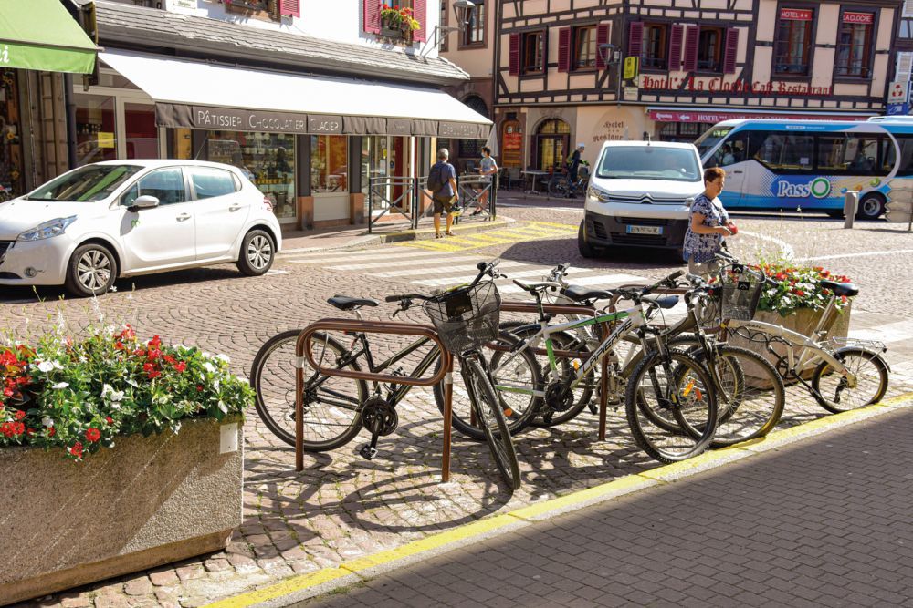 Vélo devant la mairie d'Obernai 